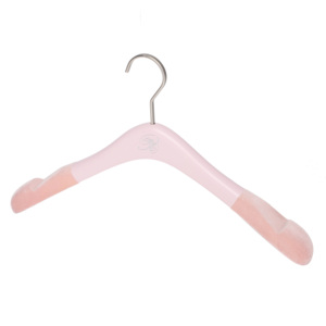 Colgador de tela rosa de madera con logotipo personalizado de alta calidad YT con perchas de terciopelo para <span class=keywords><strong>tienda</strong></span> de armario Fabricante directo - Product Image 2