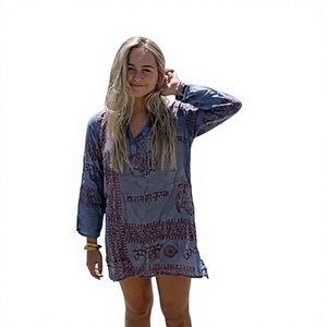 เสื้อวินเทจระบายอากาศได้ดี ลายปักตัวอักษร ลายดอกไม้ ลายเพสลีย์ ลายออม พิมพ์ลาย คอวี แขนสั้น ซักได้ ไม่ยับ ดีไซน์ใหม่ ผ้าเรยอน - Product Image 1