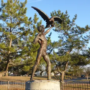 Jardín al aire libre Artesanía de metal Tamaño real Latón Águila Obra DE ARTE Bronce Desnudo Falconer Escultura