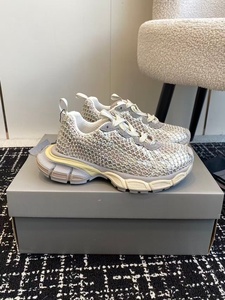 Summer breathable mesh design fashionable running shoes from a luxurious brand. Thick sole with anti-slip function. - Product Image 5