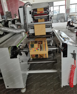Impresoras flexográficas de 4 colores Rollo de vasos de papel y Rollo de etiquetas Línea de producción automática completa Fabricante Máquinas de impresión flexográfica - Product Image 5