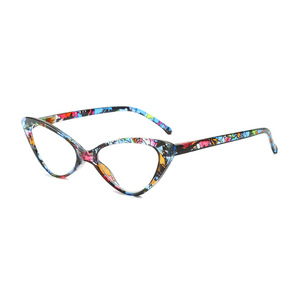Lunettes de lecture magnétiques pour femmes avec design à suspendre au cou et verres anti-lumière bleue - Product Image 3