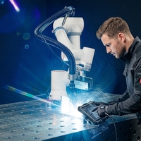 Bras de robot collaboratif articulé à 6 axes, Cobot piloté par un servomoteur PLC pour application de soudage de précision