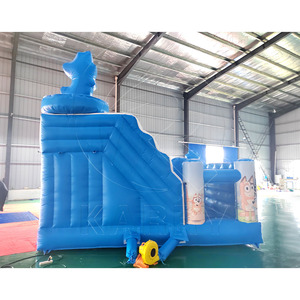 Castello Gonfiabile a Forma di Cane Blu con Personaggi Animati e Design con Papillon per Intrattenimento ed Eventi per Bambini al Chiuso - Product Image 5