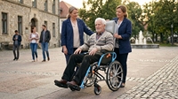 Fauteuil roulant manuel en aluminium pliable latéralement, capacité 100 kg, pour personnes âgées, usage intérieur/extérieur, soins aux aidants - Ventes Flash