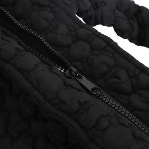 Sac à main texturé noir en relief, design de niche, style rétro, sac à bandoulière pour femme - Product Image 4