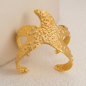 Bracelet motif étoile de mer en acier inoxydable couleur or 18 carats, bijou unisexe, accessoire d'été - Product Image 2