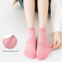 Chaussettes de sport en coton pour femmes, modèle Elite, avec grip antidérapant, respirantes, points de colle, logo sur le corps et le bord, coupe haute, pour yoga et Pilates, vente en gros