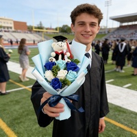 Bouquet de roses artificielles fait main avec ours docteur et toque de diplômé, cadeau haut de gamme pour la saison des diplômes, pour camarades de classe et meilleurs amis