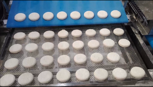 Ligne de découpe de beignets personnalisée, machine à beignets Berliner, ligne de production automatique de beignets pour usine alimentaire - Product Image 2