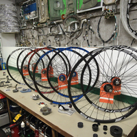 Moyeu de cyclisme en carbone ultra léger Type de traction droite Corps de cassette personnalisé Design coloré Modèle 714 Frein à disque noir 24H
