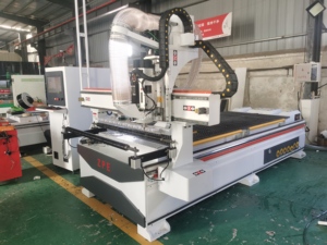 Machine de fraisage CNC pour le travail du bois MEOKON 1325, 12 outils ATC, moteur de broche haute vitesse 3 axes et composants de pompe essentiels - Product Image 3