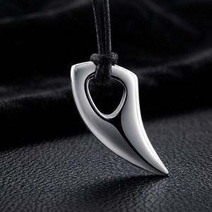 Collar de Acero Inoxidable con Colgante de Diente de Lobo, Acabado Espejo, para Hombre, Amuleto con Temática Animal, Regalo, Acero Negro, Dorado - Product Image 1