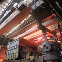 Grue à conteneurs de type SC de 40 à 160 tonnes avec une hauteur de levage de 16 m, une portée de 19,5 m et une puissance de 307 kW pour les applications sidérurgiques et métallurgiques
