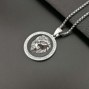 Collares con Colgante de Cabeza de León de Acero de Titanio, Cristal, en Oferta - Product Image 2
