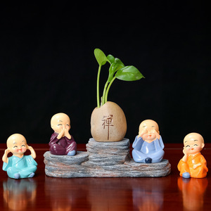 ชุดตุ๊กตาเรซิ่นพระเซนตัวเล็กพร้อมกระถางต้นไม้ ของตกแต่งโต๊ะทำงาน สไตล์เอเชีย ของตกแต่งบ้านและสำนักงาน แพ็คเกจหลายชิ้น - Product Image 1