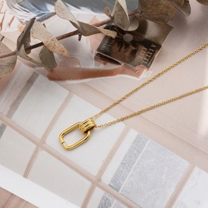Collar con Logotipo Personalizado, Resistente al Deslustre, Impermeable, de Acero Inoxidable, Chapado en Oro de 18k, con Marco Cuadrado para Mujer - Product Image 5