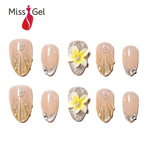 <span class=keywords><strong>Faux</strong></span> ongles réutilisables en <span class=keywords><strong>gel</strong></span> souple, brillants, avec paillettes dorées et breloques florales, pour filles - Product Image 1