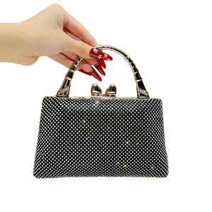 Sac à main pochette décontracté pour femme, nouveau design, avec chaînes géométriques carrées, style rétro, poignée métallique de luxe, idéal pour les soirées et les dîners - Product Image 1