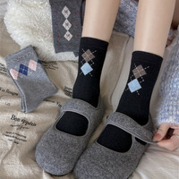 Chaussettes en laine sans couture pour femmes, épaisses et chaudes pour l'automne et l'hiver, chaussettes en forme de losange de style scolaire pour femmes
