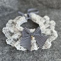 Vente en gros de bandana pour animaux de compagnie bavoir chien chat dentelle bandana écharpe nœud avec collier d'accessoires de perles