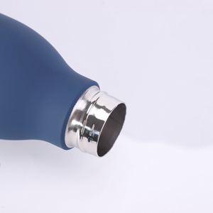 Botella de Agua Aislada al Vacío de Acero Inoxidable con Boca Estrecha, Resistente al Calor, con Recubrimiento de Goma y Funda de Silicona para Deportes - Product Image 3