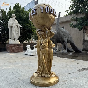 Decorazione da giardino esterna personalizzata grande ottone famoso tre belle ragazze sollevano la terra a grandezza naturale il mondo è tuo scultura in ottone - Product Image 6
