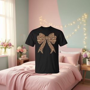 Camiseta con estampado de leopardo y lazo Coquette para niñas, estilo estético moderno y femenino - Product Image 3