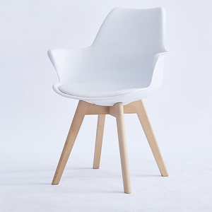 Chaises de salle à manger modernes nordiques avec coussin en plastique et pieds en bois - Product Image 2