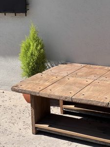 Table basse moderne simple à deux coussins Finition marron chaude Meubles de salon en bois massif pour la maison et la décoration du couloir - Product Image 3