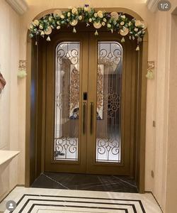 Puerta Principal Doble de Madera Moderna y Lujosa con Panel de Vidrio Decorativo |   Puerta de Entrada de Diseño para Interiores de Viviendas y Villas - Product Image 3