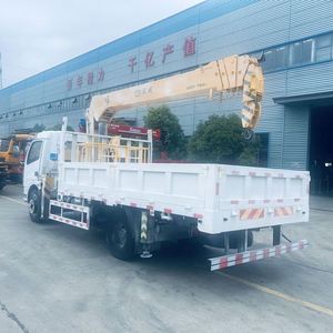 Grue de camion Dongfeng à châssis standard d'exportation, 7 tonnes, 5 sections, bras télescopique à grande hauteur de levage pour les marchés étrangers - Product Image 3