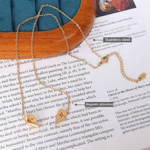 เทรนด์ปี 2025 สร้อยคอจี้รูปหัวใจทอง 18k สแตนเลสสตีล 316l กันน้ำ ไม่หมอง ดีไซน์ทันสมัย สำหรับผู้หญิง - Product Image 2