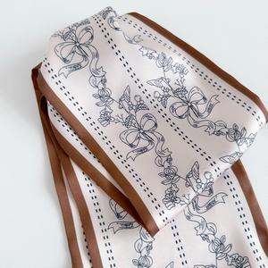 <span class=keywords><strong>Elegante</strong></span> <span class=keywords><strong>Sciarpa</strong></span> in Poliestere con Stampa Floreale e Frange - Bordi Beige Chiaro, <span class=keywords><strong>Blu</strong></span> Navy e Marrone per Donna - Product Image 4