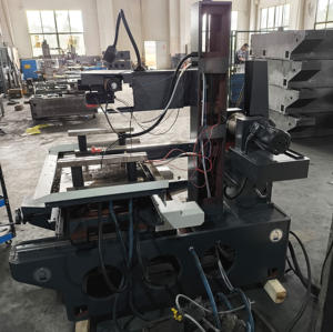 เครื่องปั๊มโลหะแบบจมแกน5แกนเครื่องตัดลวด CNC ความเร็วสูงอัตโนมัติพร้อม DK7745รุ่นมอเตอร์และแบริ่ง - Product Image 4