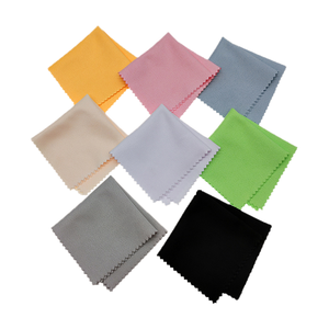 Lingettes nettoyantes pour lentilles en microfibre personnalisées en gros de 8x8cm Chiffon de nettoyage <span class=keywords><strong>anti</strong></span>-<span class=keywords><strong>buée</strong></span> <span class=keywords><strong>réutilisable</strong></span> pour lunettes avec impression en relief - Product Image 2