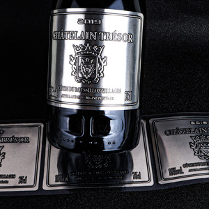 ملصقات مشروبات كحولية حصرية مخصصة بشعار فاخر لعلامة تجارية خاصة، ملصق من رقائق الألومنيوم المعدنية بنقش بارز للنبيذ - Product Image 2