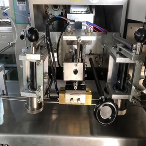 Automatic Flowpack Facial Tissue Plastic Wrapping <strong>Machine</strong> <strong>Baby</strong> <strong>Diapers</strong> Napkin Wet Wipes Towel Cloth Soft Pack Sealing <strong>Machine</strong> - Product Image 3