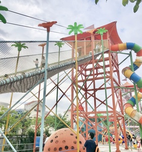 Équipement d'amusement extérieur personnalisé Hogwood comprenant toboggan et escalade volcanique pour enfants pour la <span class=keywords><strong>sortie</strong></span> de printemps - Product Image 1