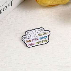 Distintivo in smalto minimalista con frasi ispiratrici, slogan 'Be Positive', in lega di zinco, placcatura in nichel nero, stampa UV, all'ingrosso - Product Image 4