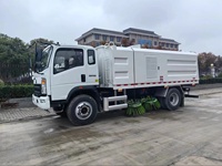 Camion balayeuse routière SINOTRUK 4x2, balayeuse haute pression pour routes urbaines et aéroports