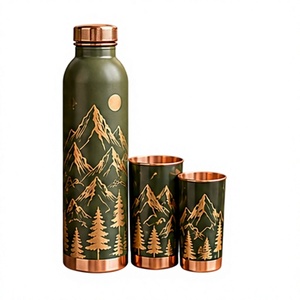 Ensemble de bouteilles d'eau en cuivre vert avec deux tasses, motif pin des montagnes, ensemble de vaisselle portable et écologique - Product Image 1