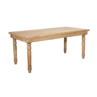 Table rustique en pin massif de style farmhouse avec pieds tournés classiques pour location événementielle de mariages et mobilier de banquet