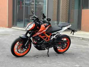 Motocicleta <span class=keywords><strong>Duke</strong></span> 390 Premium de 390cc, monocilíndrica, refrigerada por líquido, con inyección electrónica de combustible, ABS, ligera, ágil y de alto rendimiento para calle. - Product Image 5