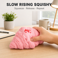 Jouet Squishy Croissant Rose à Remontée Lente, Design Glaçage et Saupoudrage de Sucre Rouge, Anti-Stress, Cadeau