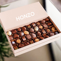 Boîte cadeau rigide de luxe écologique biodégradable faite à la main à Dubaï avec fermeture magnétique pour les bonbons de Noël, le chocolat et les friandises