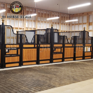 Panneaux de box pour chevaux avec cadre en métal galvanisé et bambou, idéaux pour les portes d'écuries et les boxes équestres. - Product Image 1