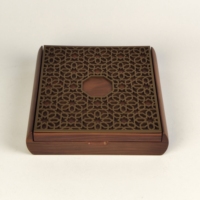 Boîte en bois MDF carrée verrouillable à bords incurvés, avec couvercle ajouré arabe, gravée au laser, personnalisable, pour chocolats et fruits secs – Vente en gros
