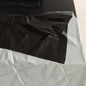 La película plástica gris plateada tiene la peor capacidad de calentamiento y no se recomienda su uso solo en invierno o principios de primavera. - Product Image 5