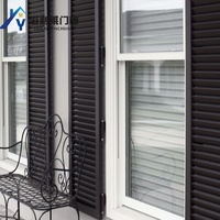 Vente en gros Volet à lames en grain de bois Clôture extérieure Persienne réglable en aluminium Panneaux de clôture coulissants Volets de plantation